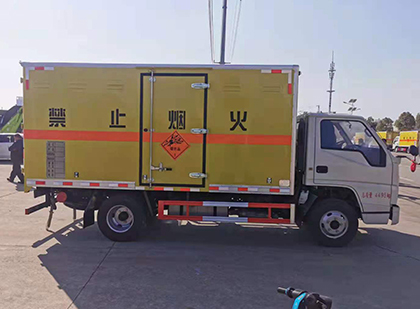武山爆破器材运输车工人安全操作规范与智能技术保障